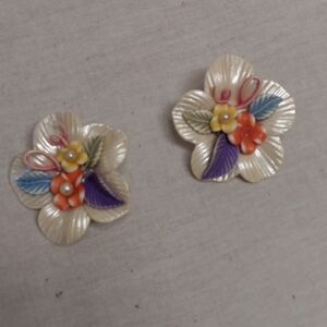 VTG Floral Mother of Pearl Earrings Clip Ons